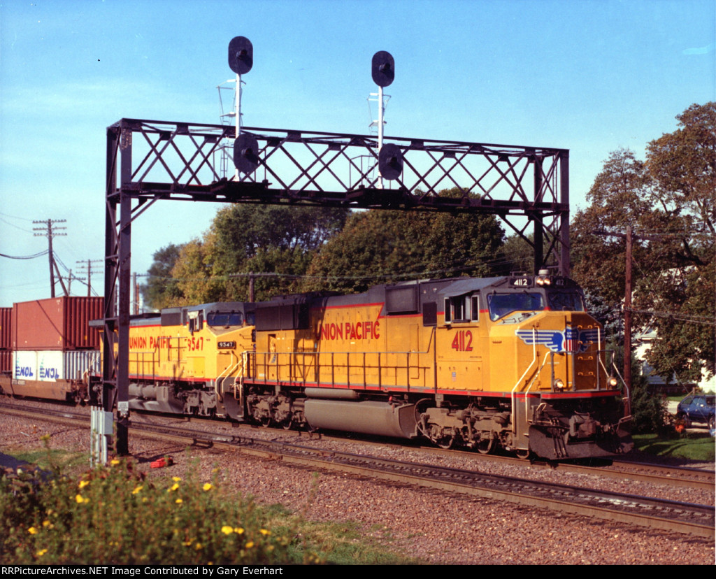 UP SD70M #4112 & UP D841CW #9512